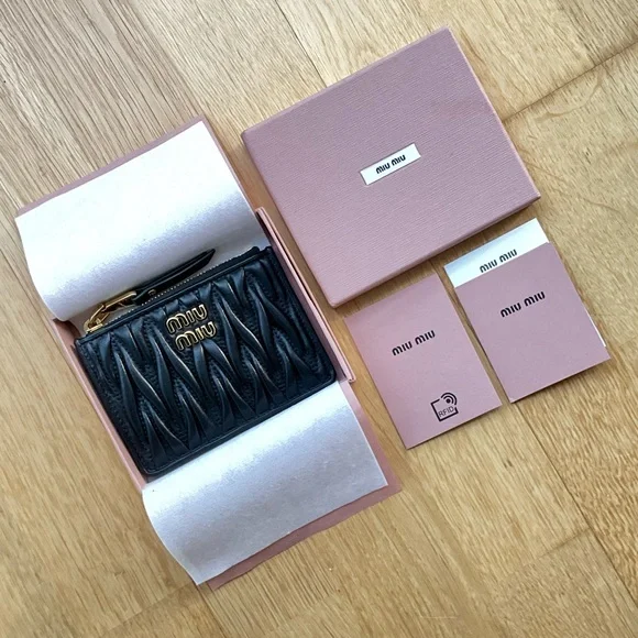 NEW Miu Miu Matelassé nappa leather card holder with Gift Box - Picture 1 of 11